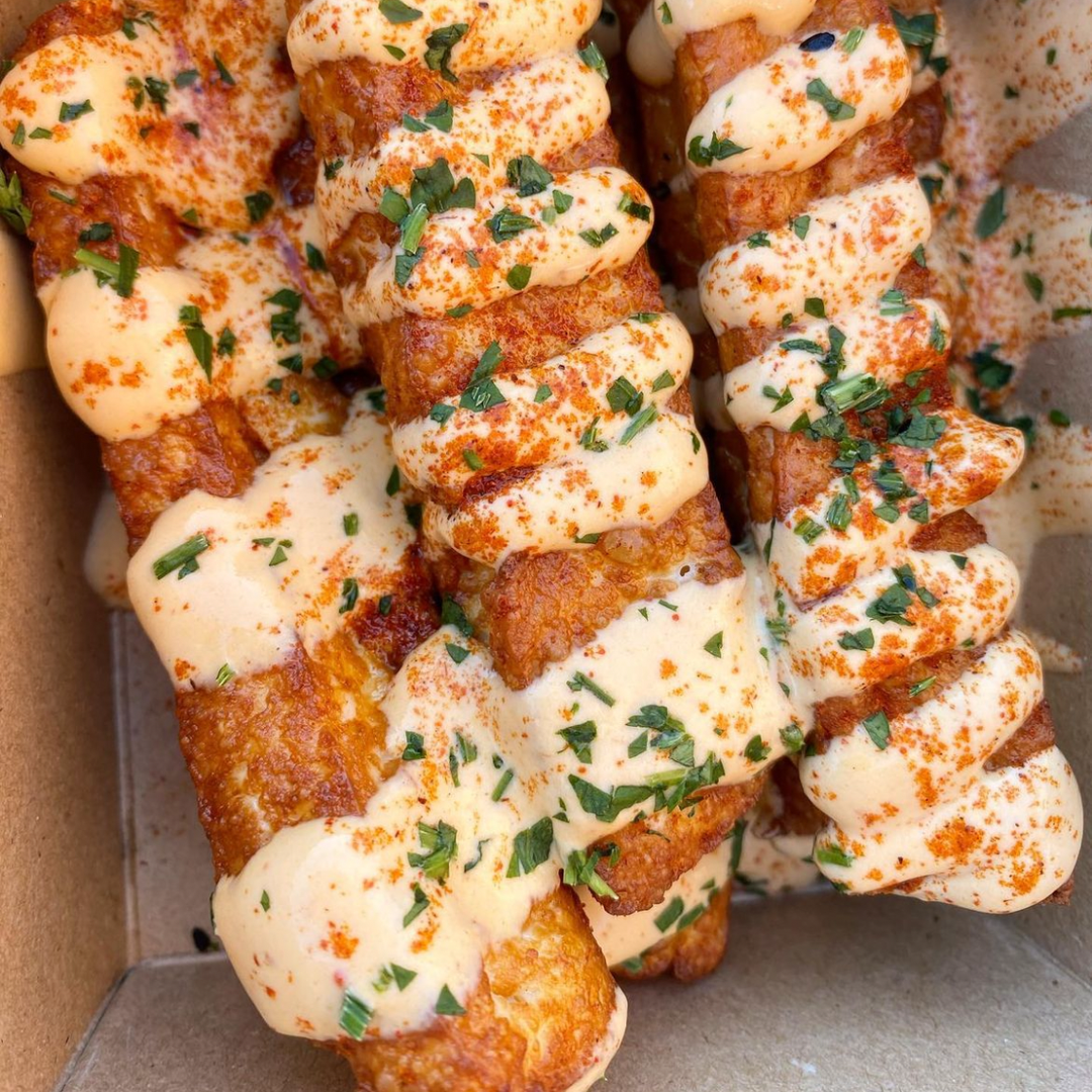 Salt & Chilli Halloumi Sticks Mac & Cheese. Sweet Chilli Jam (L)