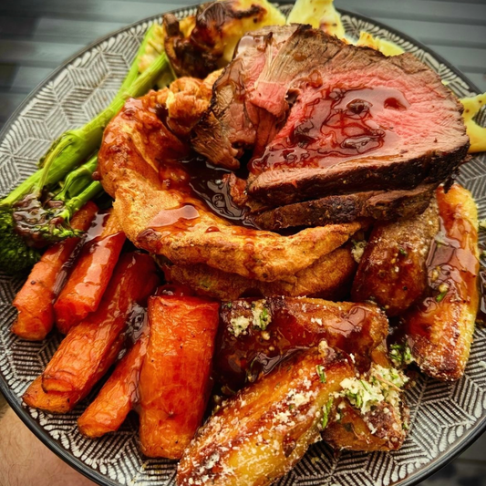 Roast Beef. Mash. Roast Carrots. Greens. Gravy (L)