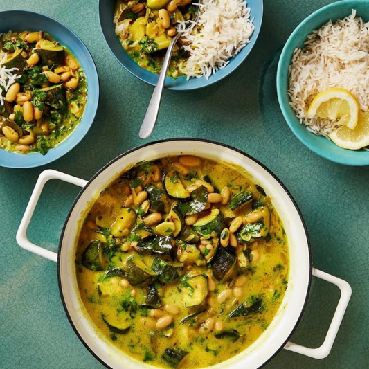 Superfood Thai Sweet Potato, Kale & Courgette Coconut Curry. Turmeric Rice. Sugar Snap Peas (L)